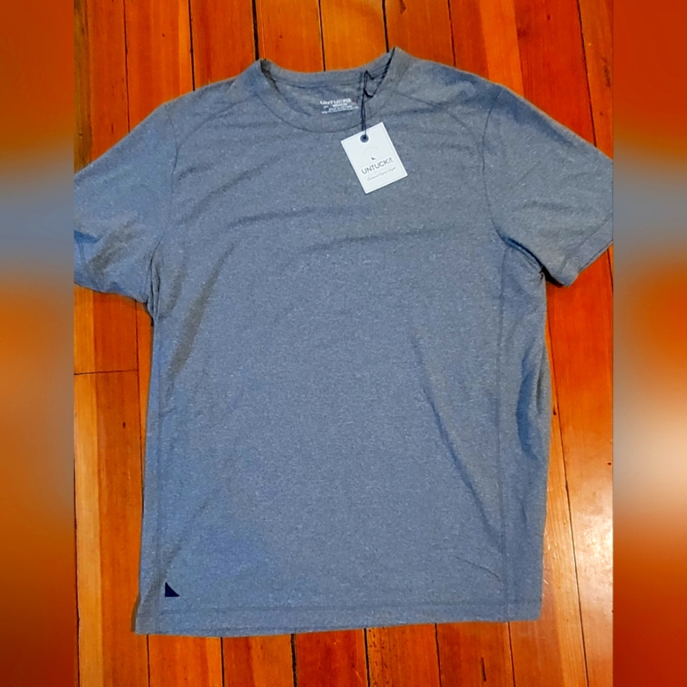 New - UNTUCKit Medium Dry Fit T